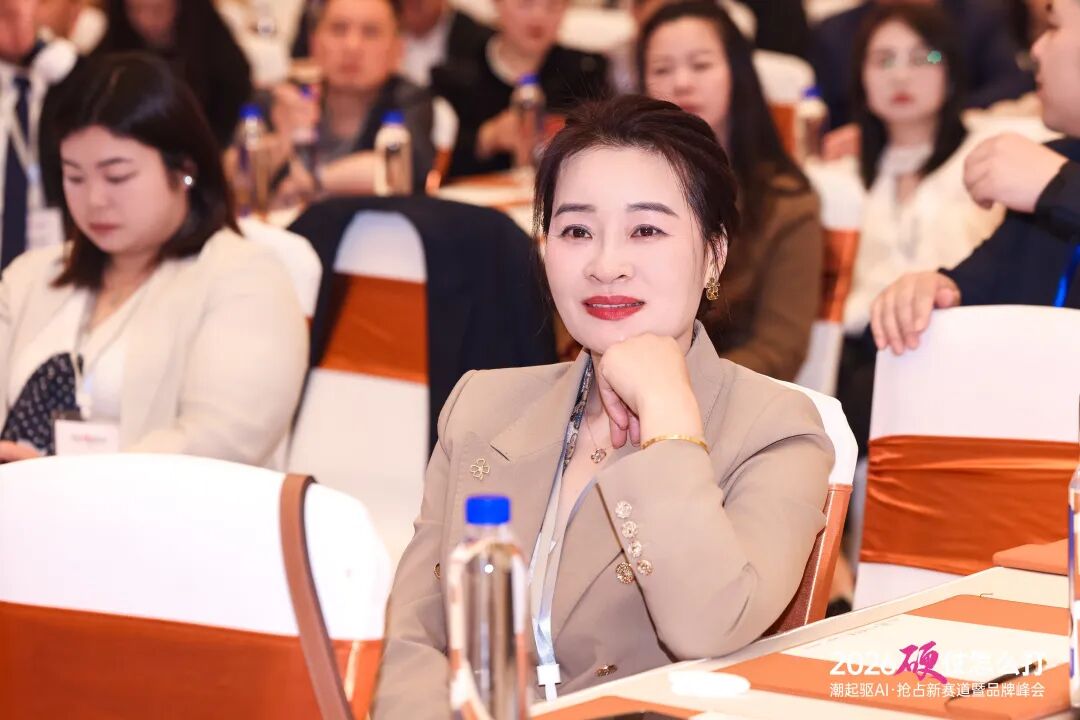 四大世界冠军加持 + AI 赋能!意库马 2026 品牌峰会燃动杭城 四大世界冠军加持 + AI 赋能!意库马 2026 品牌峰会燃动杭城